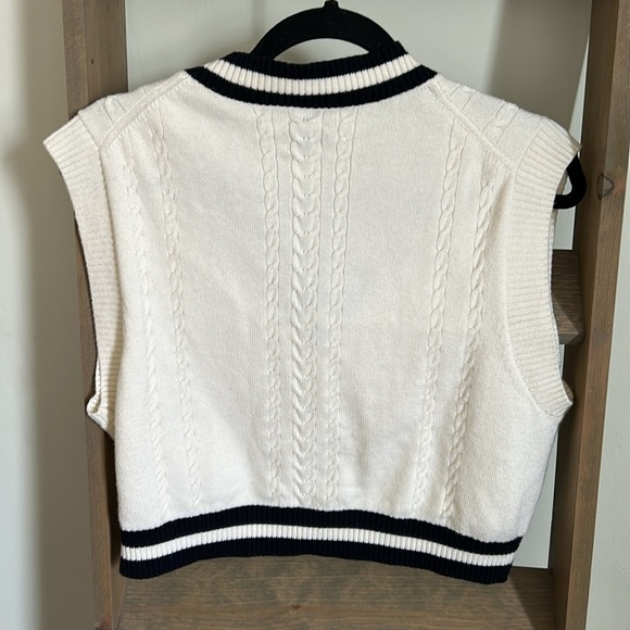 Sunday Best Aritzia Cropped Sweater Vest Wool V-neck white black Size M - Picture 4 of 7